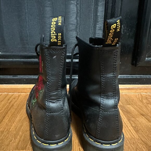 Dr Doc Martens Black 100% Leather Boots with Embroidered Red Roses 1460 Vonda 9 - Picture 3 of 14